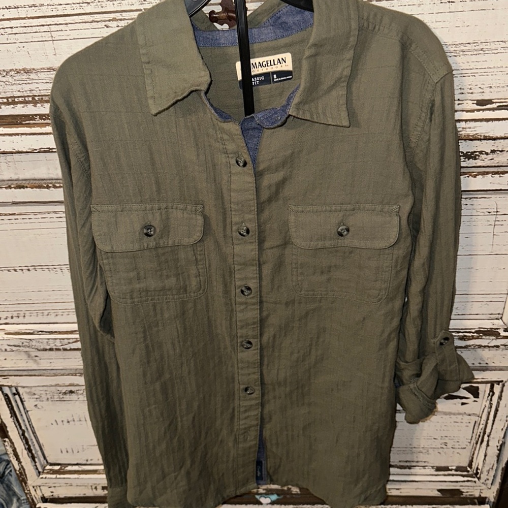 Magellan classic fit button down green long sleeve size small women's